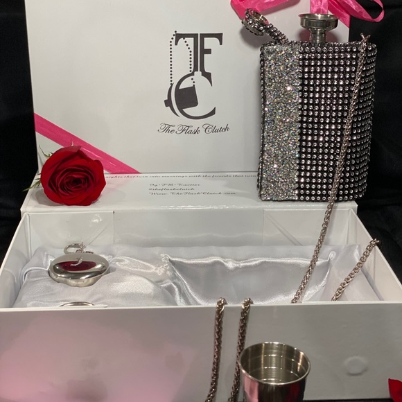 8oz Flask Clutch